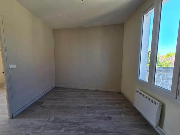 Appartement Provins 3 pieces 2 chambres / 2 remises / atelier