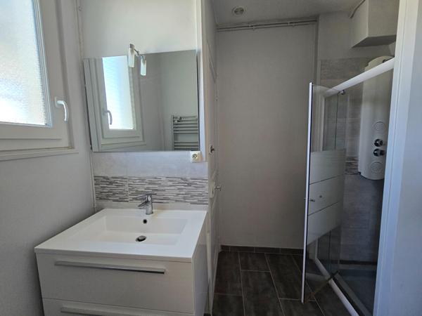 Appartement Provins 3 pieces 2 chambres / 2 remises / atelier