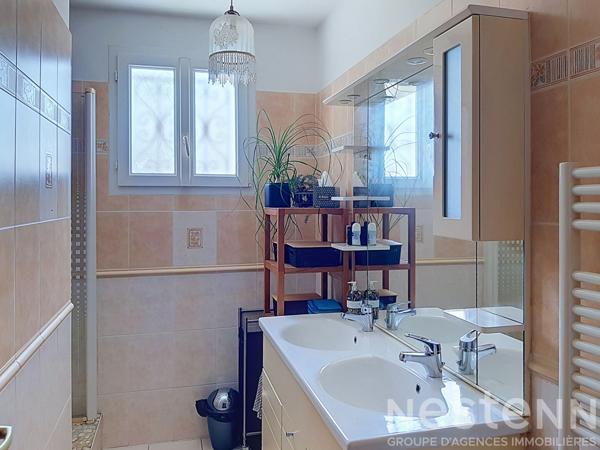 Superbe  propriété familiale de 10 pièces avec piscine à Saujon