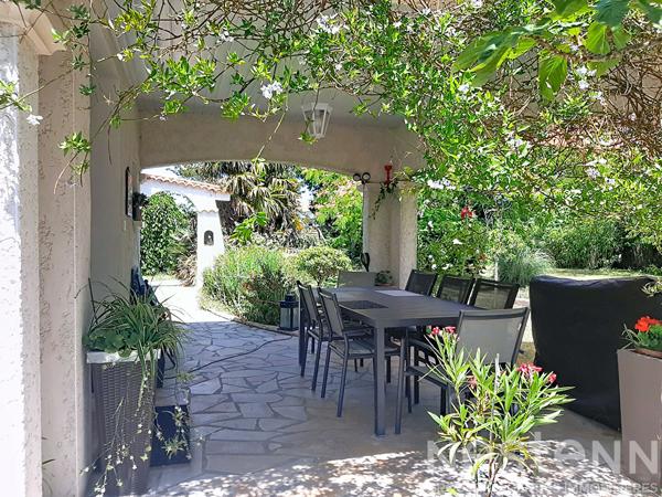Superbe  propriété familiale de 10 pièces avec piscine à Saujon