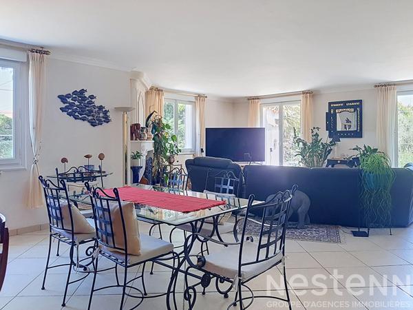 Superbe  propriété familiale de 10 pièces avec piscine à Saujon