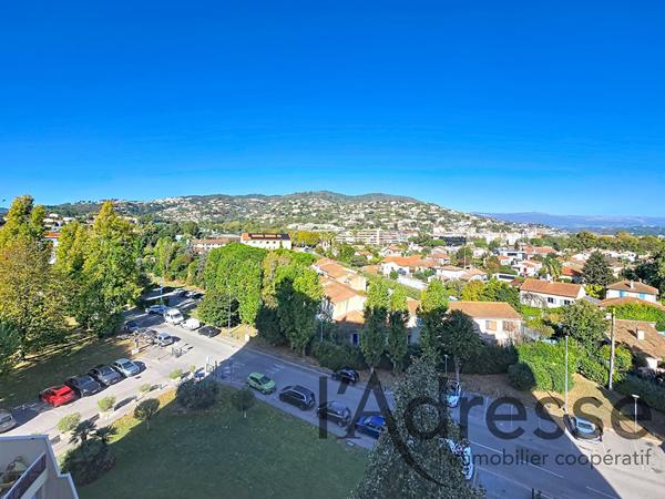 STUDIO AVEC PARKING CAVE ET PISCINE