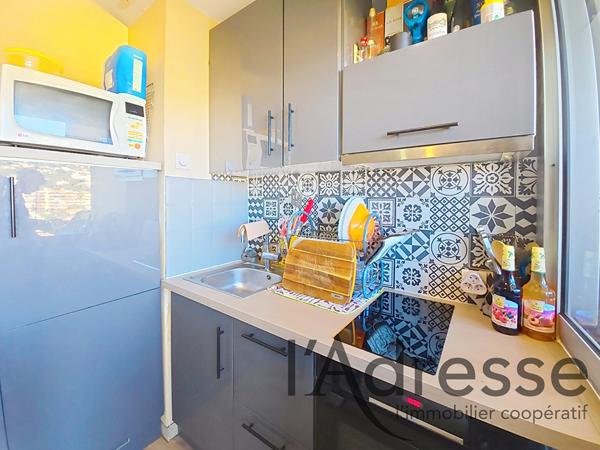 STUDIO AVEC PARKING CAVE ET PISCINE