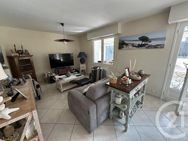 Appartement F5 à vendre  5 pièces - 135,70 m 2   ROYAN  - 17