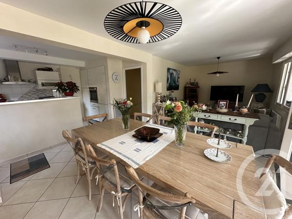 Appartement F5 à vendre  5 pièces - 135,70 m 2   ROYAN  - 17