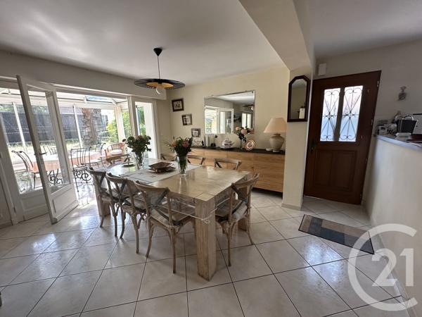 Appartement F5 à vendre  5 pièces - 135,70 m 2   ROYAN  - 17