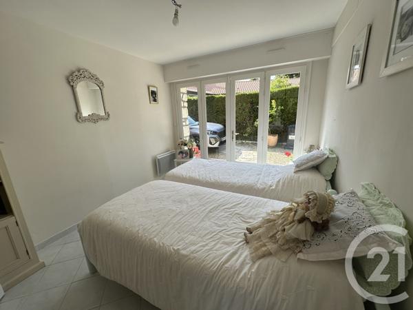 Appartement F5 à vendre  5 pièces - 135,70 m 2   ROYAN  - 17