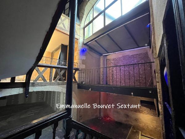 Bergerac centre-historique, immeuble à usage commercial permettant des projets divers