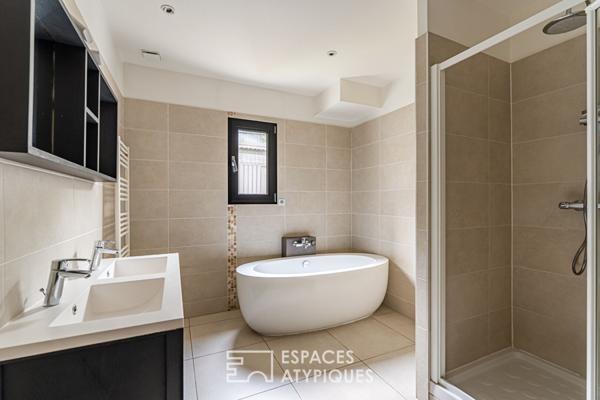 Maison d’architecte avec terrasse et jardin