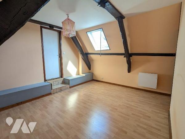 Immeuble comprenant deux appartements dont un loué