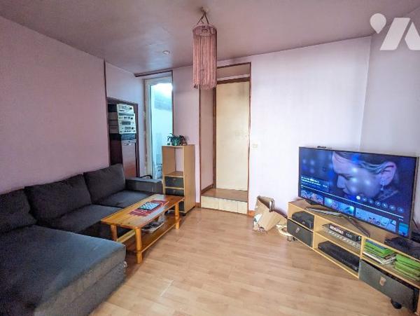 Immeuble comprenant deux appartements dont un loué