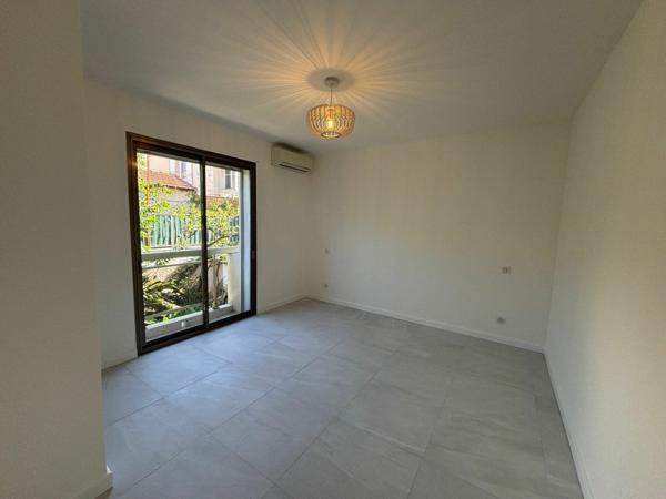 Appartement à louer    4 pièces • 95,54 m2    Saint-Laurent-du-Var