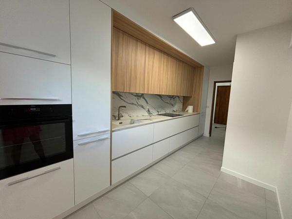 Appartement à louer    4 pièces • 95,54 m2    Saint-Laurent-du-Var