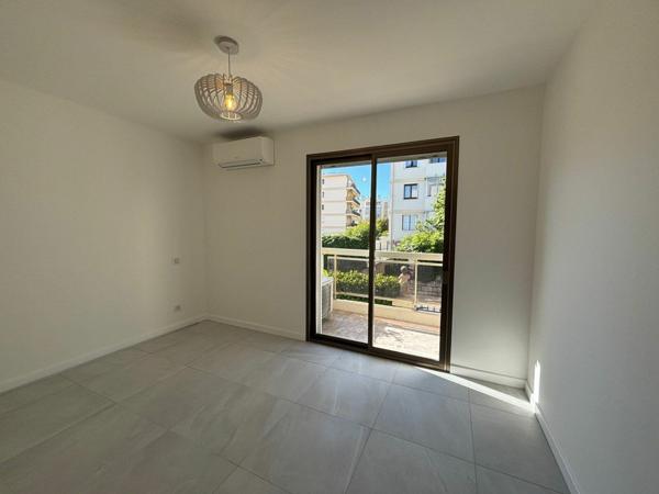 Appartement à louer    4 pièces • 95,54 m2    Saint-Laurent-du-Var