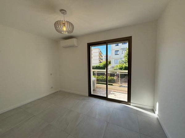 Appartement à louer    4 pièces • 95,54 m2    Saint-Laurent-du-Var