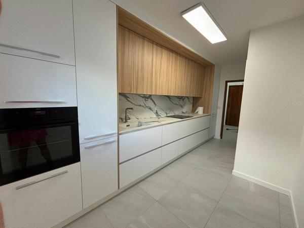 Appartement à louer    4 pièces • 95,54 m2    Saint-Laurent-du-Var