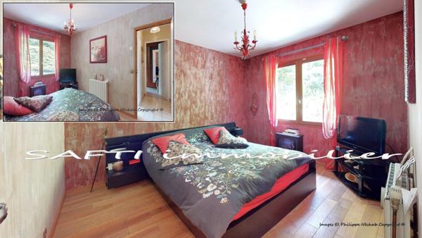 Maison individuelle non mitoyenne de 115m2 habitables - 3/4 chambres - sous-sol total sur 1446m2 de terrain entièrement arboré et paysagé .