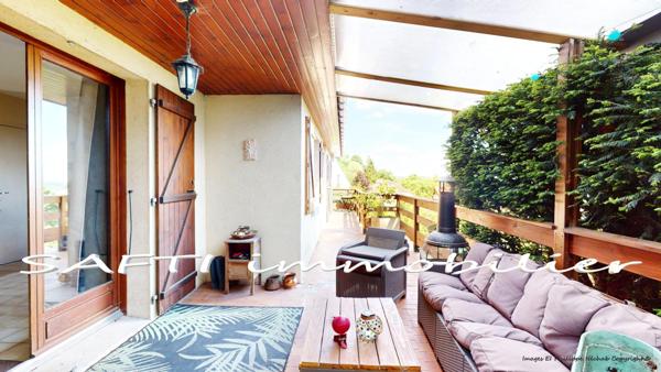 Maison individuelle non mitoyenne de 115m2 habitables - 3/4 chambres - sous-sol total sur 1446m2 de terrain entièrement arboré et paysagé .