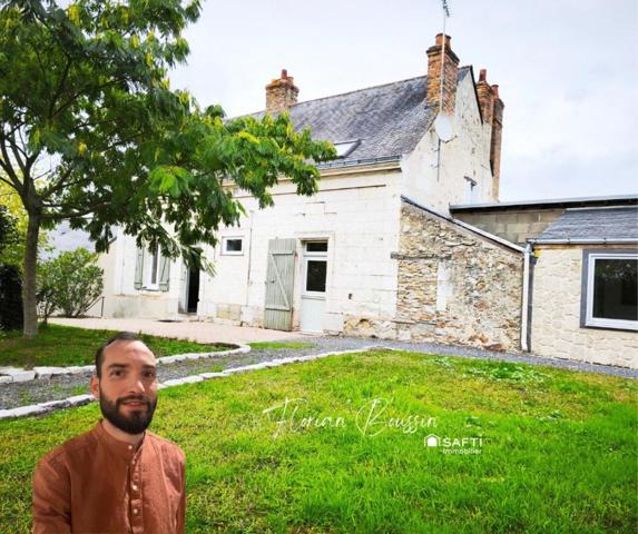 Maison en pierre de Tuffeau et jardin idéalement exposé