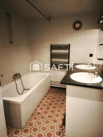 Maison en pierre de Tuffeau et jardin idéalement exposé