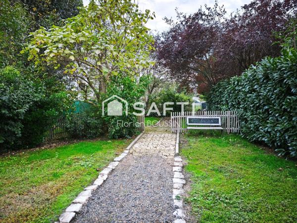 Maison en pierre de Tuffeau et jardin idéalement exposé