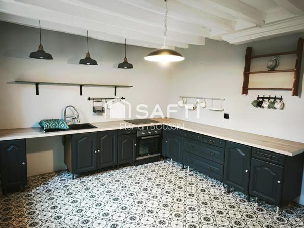 Maison en pierre de Tuffeau et jardin idéalement exposé