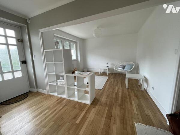 A VENDRE -MAISON DE BOURG avec jardin et garage LE BONO centre