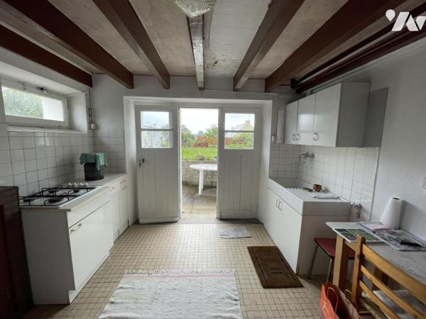 A VENDRE -MAISON DE BOURG avec jardin et garage LE BONO centre