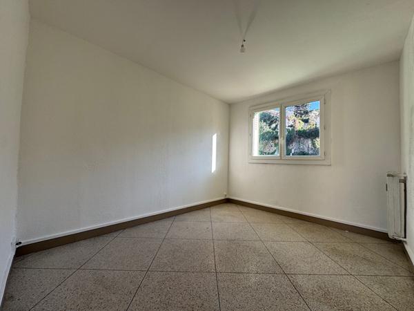  Marseille 13013 Appartement type 4 traversant avec deux balcons