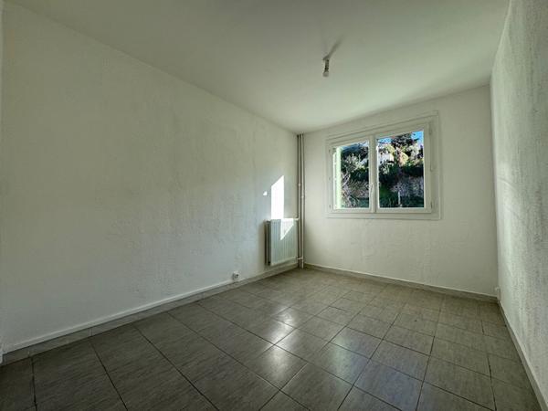  Marseille 13013 Appartement type 4 traversant avec deux balcons