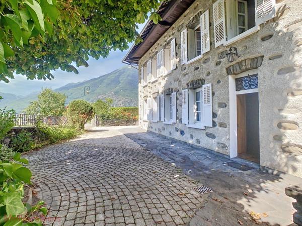 Propriété avec piscine couverte, grange et 7 945 m² de terrain à 73130 Saint-Martin-sur-la-Chambre