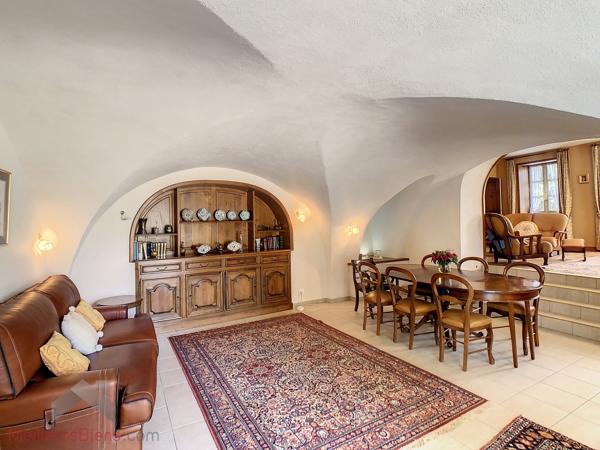 Propriété avec piscine couverte, grange et 7 945 m² de terrain à 73130 Saint-Martin-sur-la-Chambre