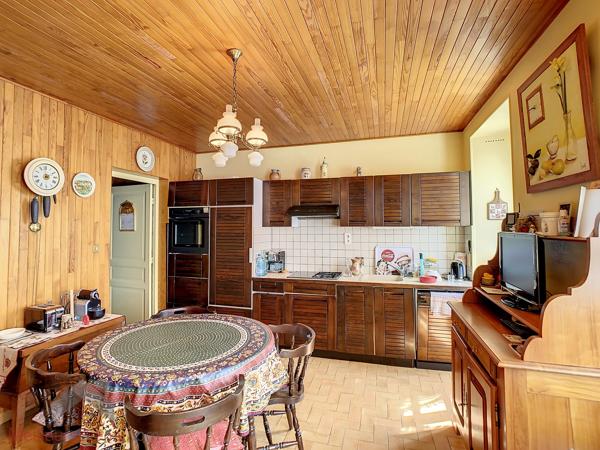 Propriété avec piscine couverte, grange et 7 945 m² de terrain à 73130 Saint-Martin-sur-la-Chambre