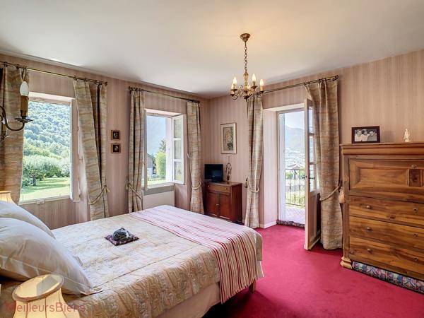 Propriété avec piscine couverte, grange et 7 945 m² de terrain à 73130 Saint-Martin-sur-la-Chambre