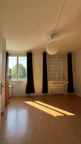 Maison de ville beau potentiel