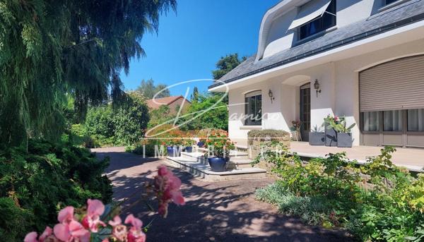 Maison individuelle de prestige 337 m² avec parc arboré de 3800 m² à Avesnes-les-Aubert