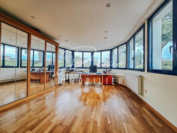 Maison individuelle de prestige 337 m² avec parc arboré de 3800 m² à Avesnes-les-Aubert