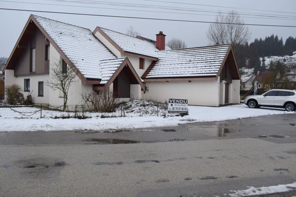 Pontarlier (25300) PROCHE FRONTIERE SUISSE VASTE MAISON