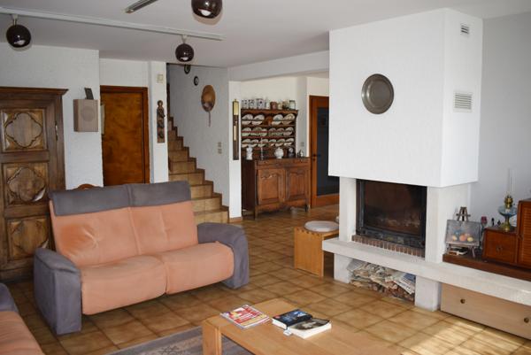 Pontarlier (25300) PROCHE FRONTIERE SUISSE VASTE MAISON