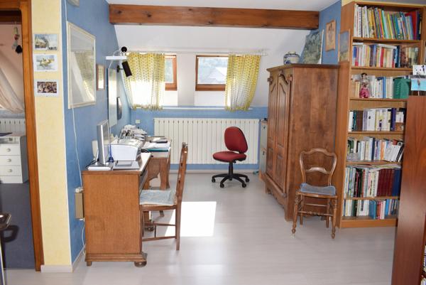 Pontarlier (25300) PROCHE FRONTIERE SUISSE VASTE MAISON