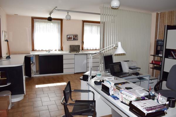 Pontarlier (25300) PROCHE FRONTIERE SUISSE VASTE MAISON