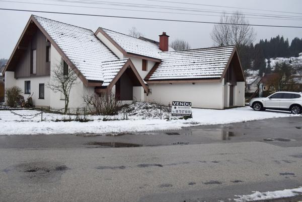 Pontarlier (25300) PROCHE FRONTIERE SUISSE VASTE MAISON