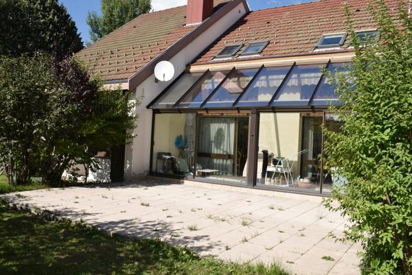 Pontarlier (25300) PROCHE FRONTIERE SUISSE VASTE MAISON