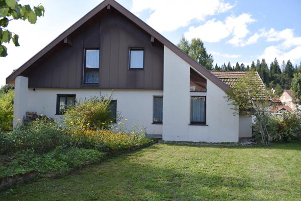 Pontarlier (25300) PROCHE FRONTIERE SUISSE VASTE MAISON