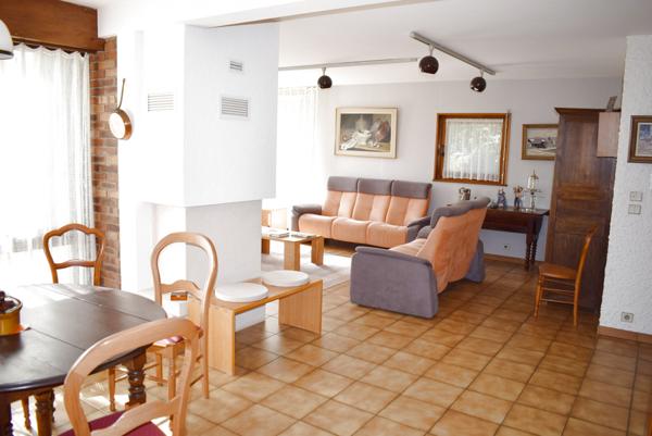 Pontarlier (25300) PROCHE FRONTIERE SUISSE VASTE MAISON