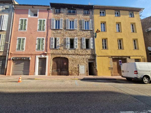 Vente                                                      Appartement
                        
                     2 pièces                      31 m2                     à Le Muy
