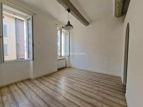 Vente                                                      Appartement
                        
                     2 pièces                      31 m2                     à Le Muy