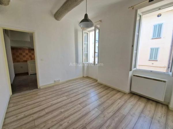 Vente                                                      Appartement
                        
                     2 pièces                      31 m2                     à Le Muy