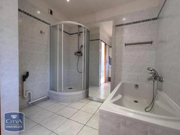 Appartement à louer 5 pièces 131m²