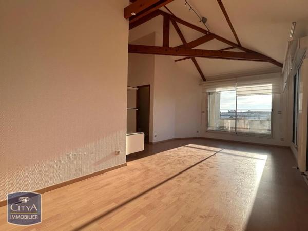 Appartement à louer 5 pièces 131m²